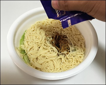 12-nissin-ufo-wasabimayo-topping-source