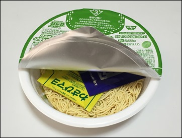 5-nissin-ufo-wasabimayo-open