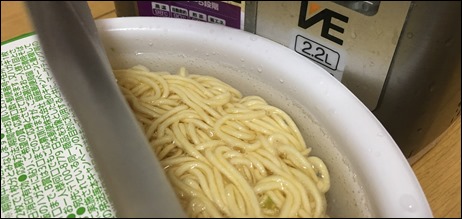 9-nissin-ufo-wasabimayo-wait-3min