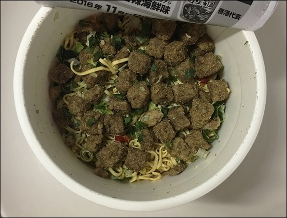 9-nissin-cup-noodle-nazoniku-open