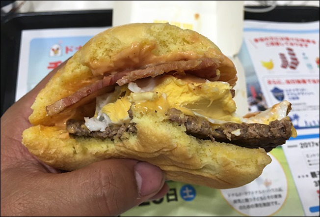 10-macdonalds-nidaime-mangetu-cheese-tukimi-burger