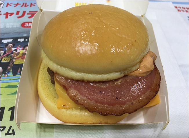 4-macdonalds-nidaime-mangetu-cheese-tukimi-burger