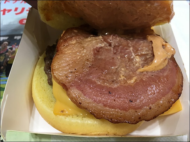 5-macdonalds-nidaime-mangetu-cheese-tukimi-burger